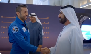 محمد بن زايد و محمد بن راشد يستقبلان رائد الفضاء الإماراتي سلطان النيادي